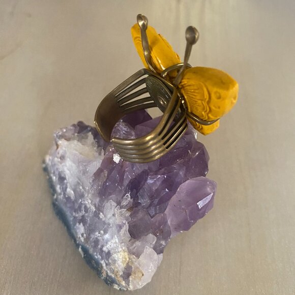 VTG Jan Michaels mustard yellow carved butterfly brass adjustable ring 90s USA - Picture 6 of 14